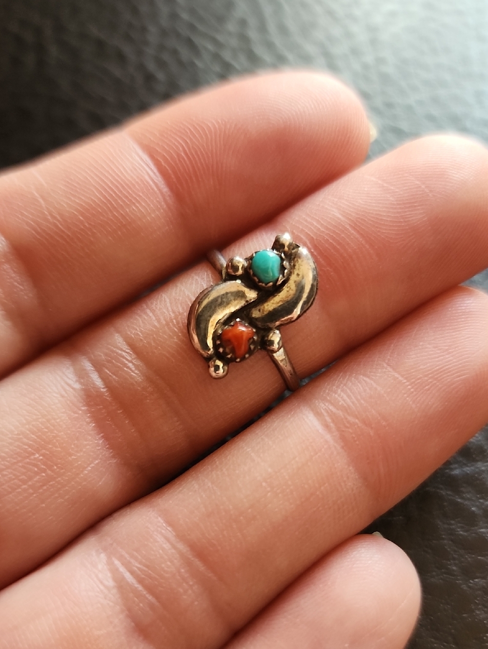 VTG Sterling Silver Ring with Turquoise and Coral Accents- Size 5.5